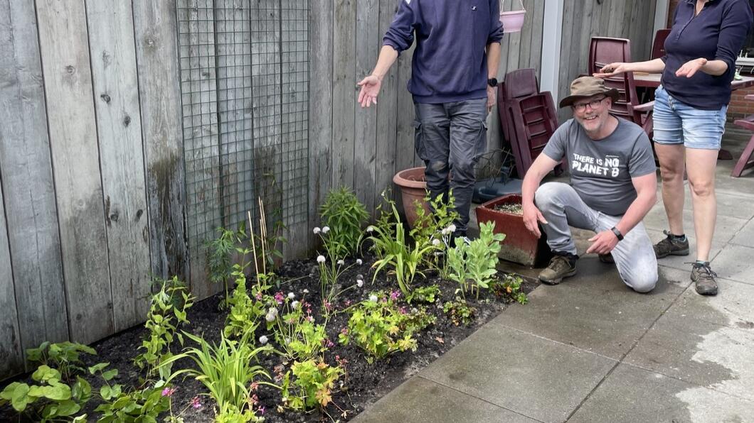 Tuin na het onttegelen