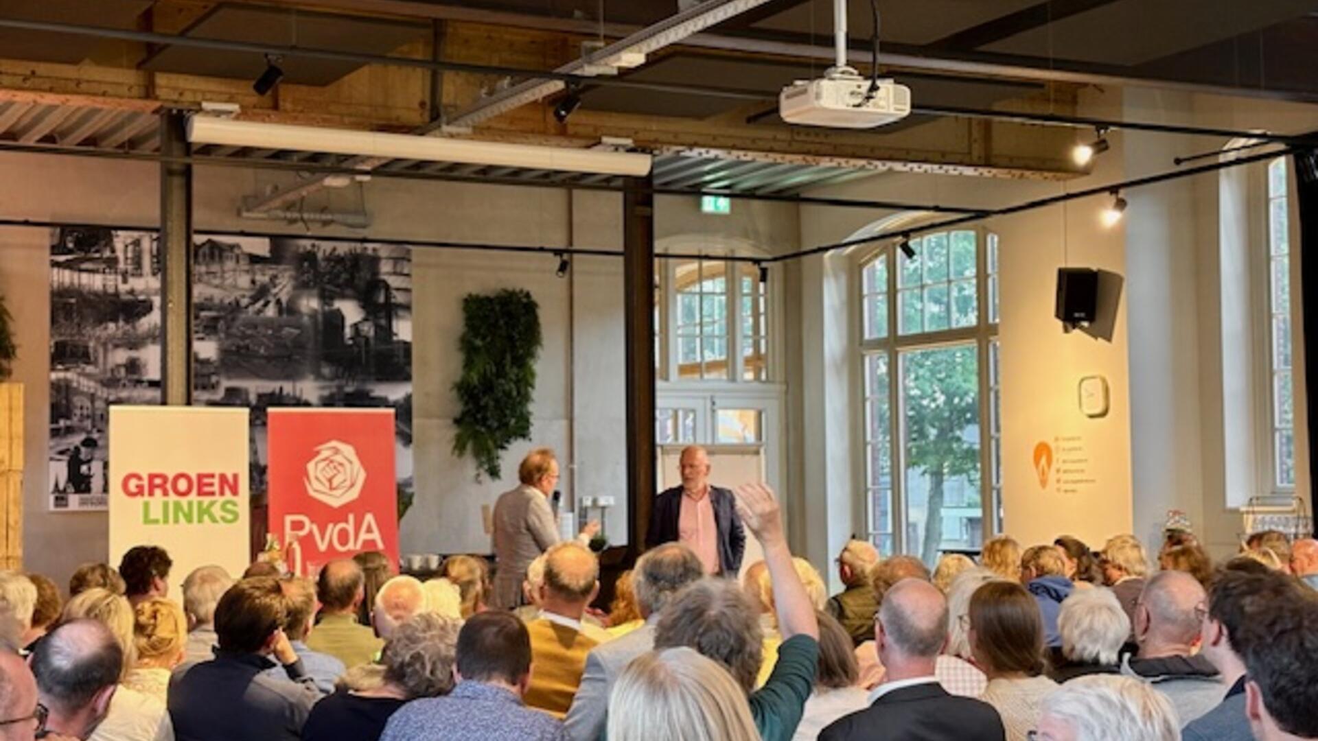 Publiek in gesprek met Frans Timmermans