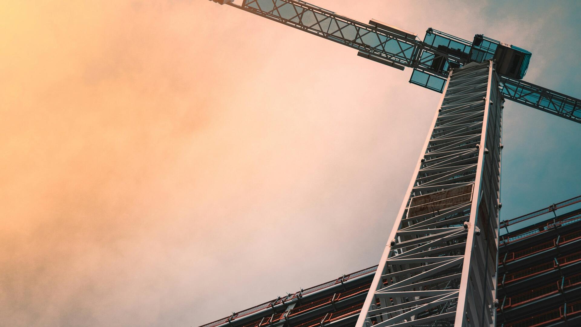 hijskraan en hoogbouw unsplash James Sullivan